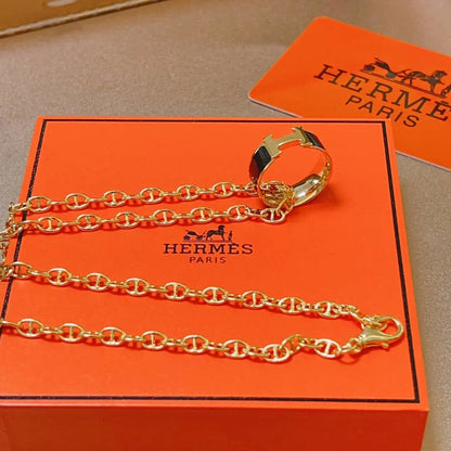 エルメスのロゴネックレスの偽物