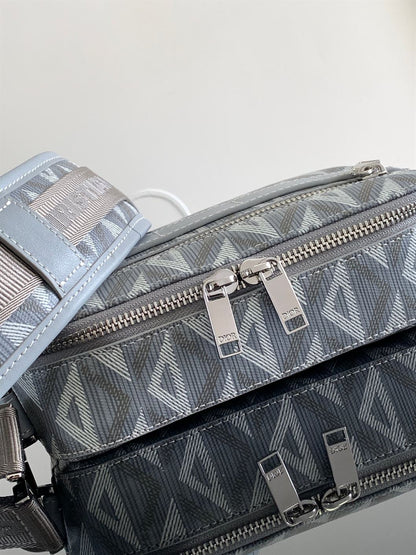 ディオール サファリバッグ ストラップ付き グレー CD ダイヤモンド キャンバス – DIO051