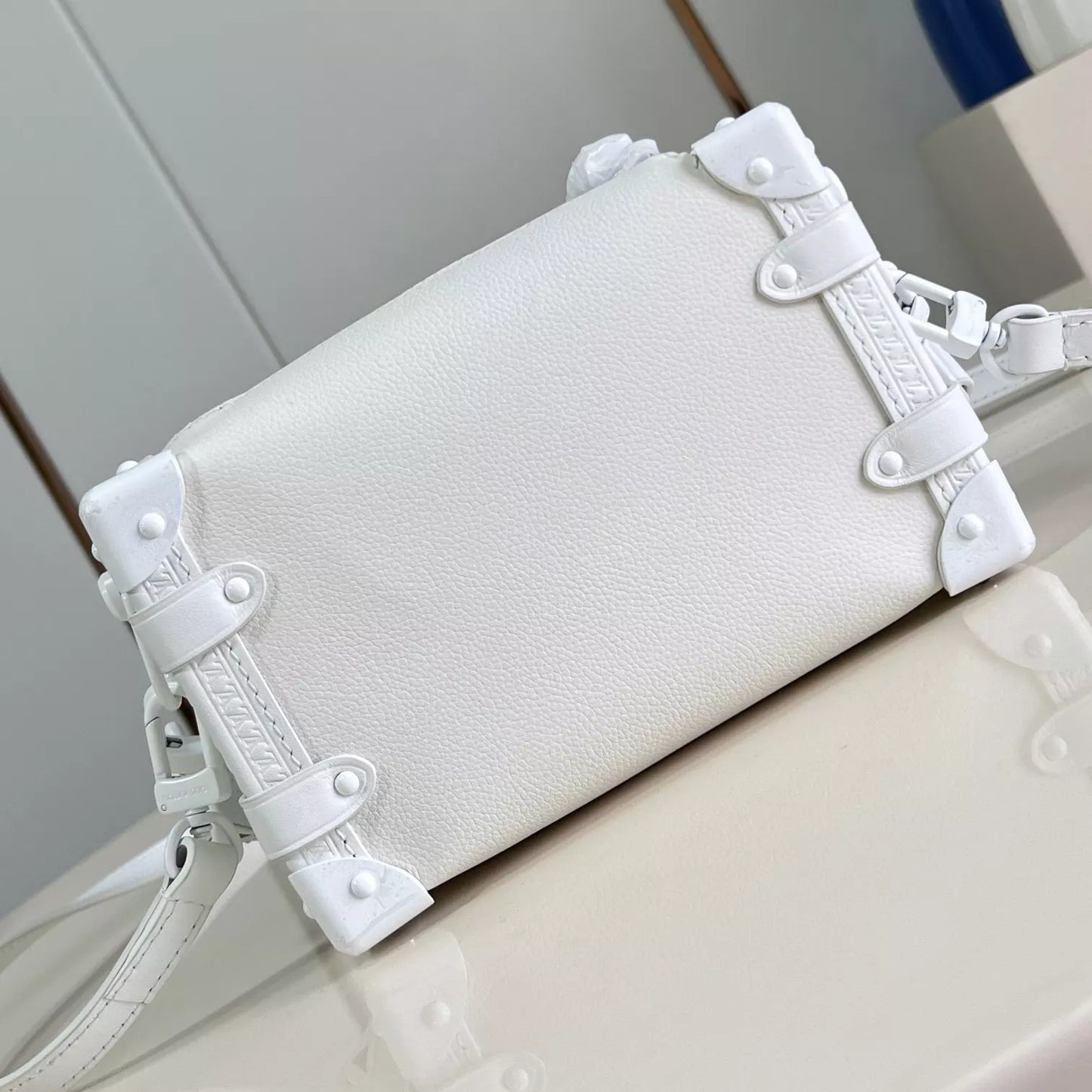 サイドトランクPMバッグ オプティカルホワイト カウハイドレザー M24304 – LW425