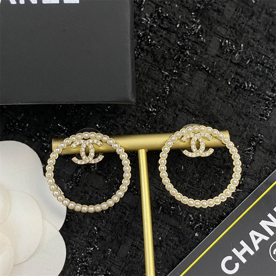 シャネルの大きなサークルパールラインストーンイヤリング