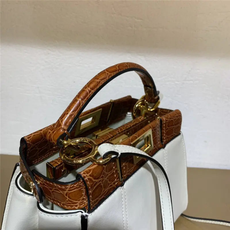 フェンディ ピーカブー ミニ レザー トートバッグ