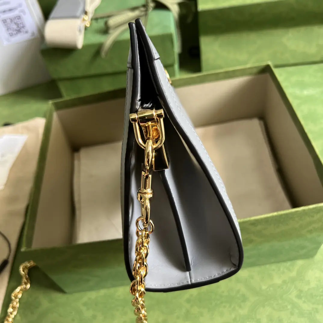 GG マトラッセ レザー スモール バッグ