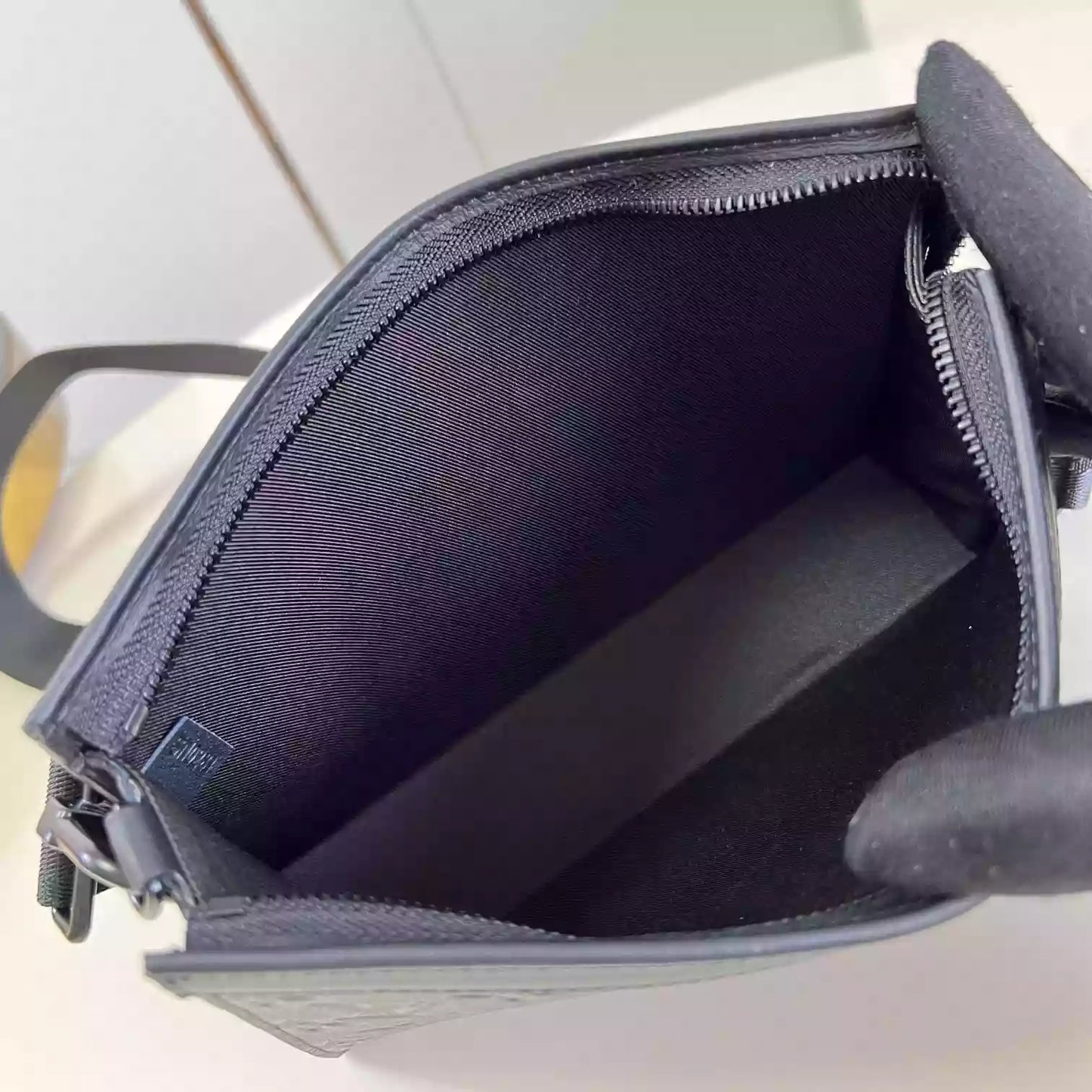 ガストン ウェアラブルウォレット ブラック M81115 – LW258