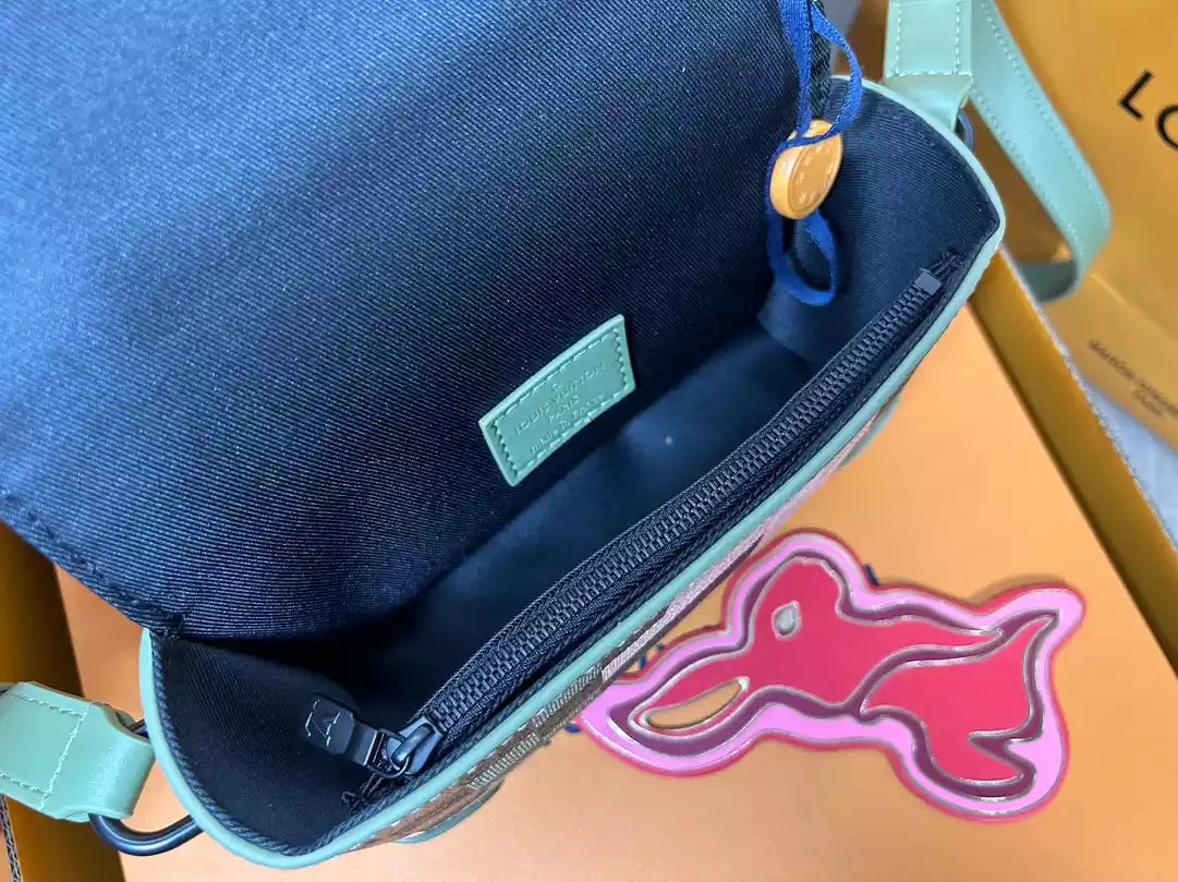 スチーマー ウェアラブルウォレット グリーン ダモフラージュ コーティングキャンバス M83172 – LW233