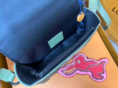 スチーマー ウェアラブルウォレット グリーン ダモフラージュ コーティングキャンバス M83172 – LW233