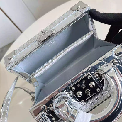 TRESOR ハンドケース シルバー モノグラム キャンバス M12797 – LW289