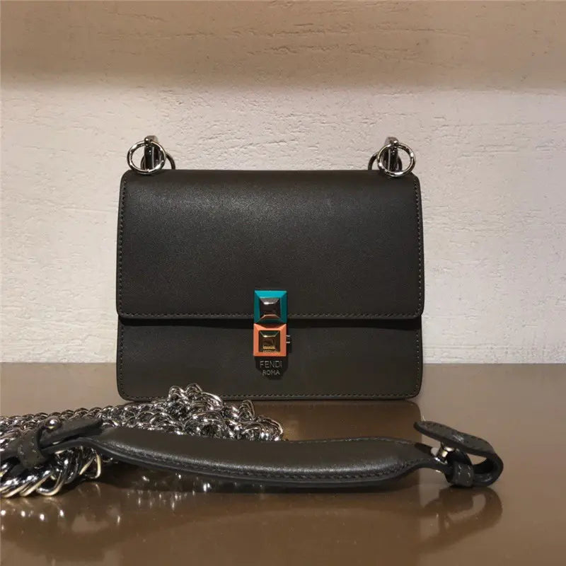 フェンディ カニ レディース チェーンバッグ