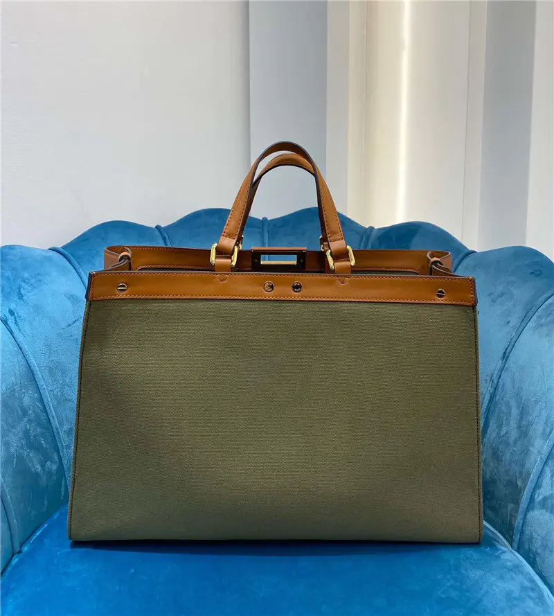 フェンディ ショッピングバッグ ロゴ