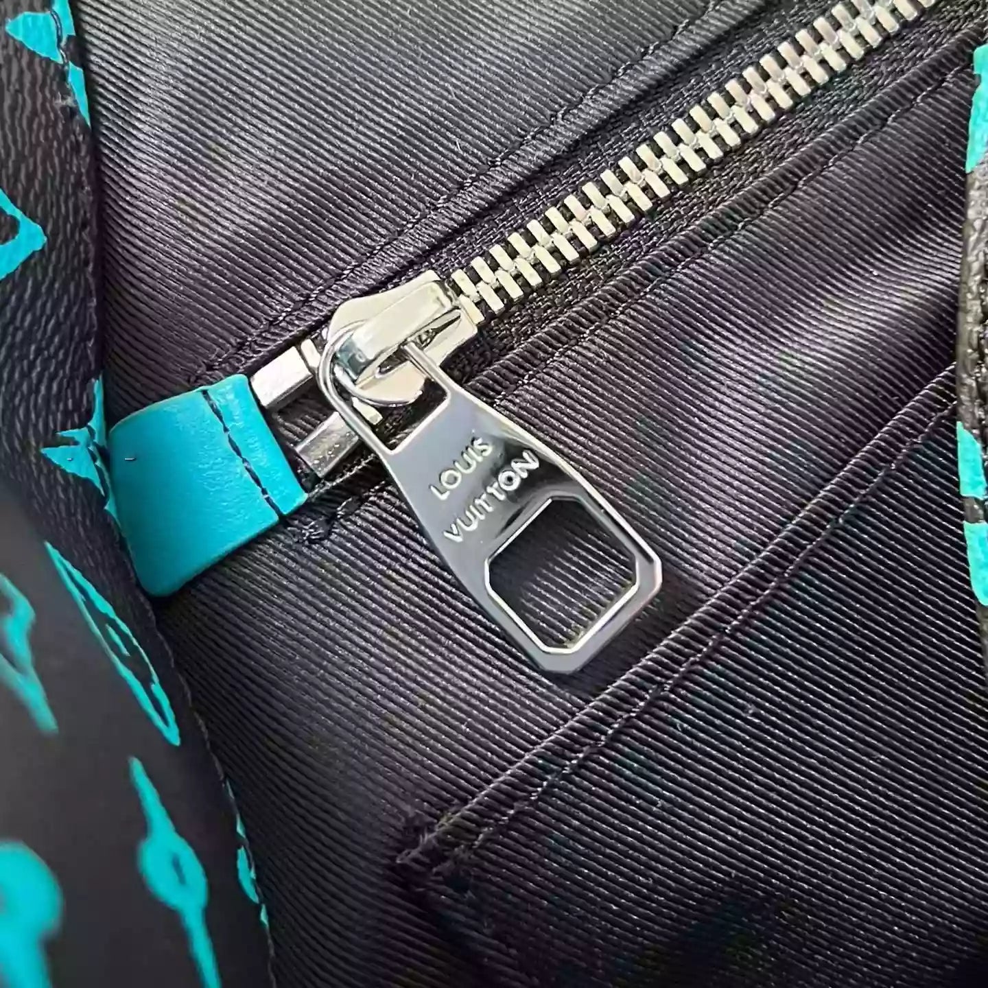 ディスカバリー モノグラム バックパック マルチカラー – LW348