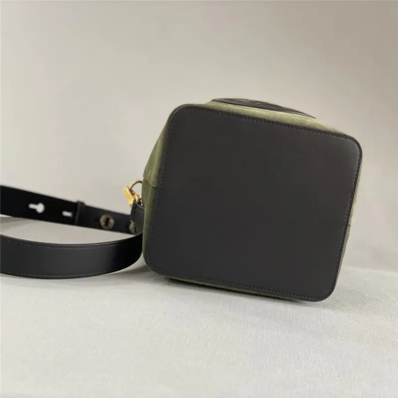 フェンディ モン トレゾール バケットバッグ