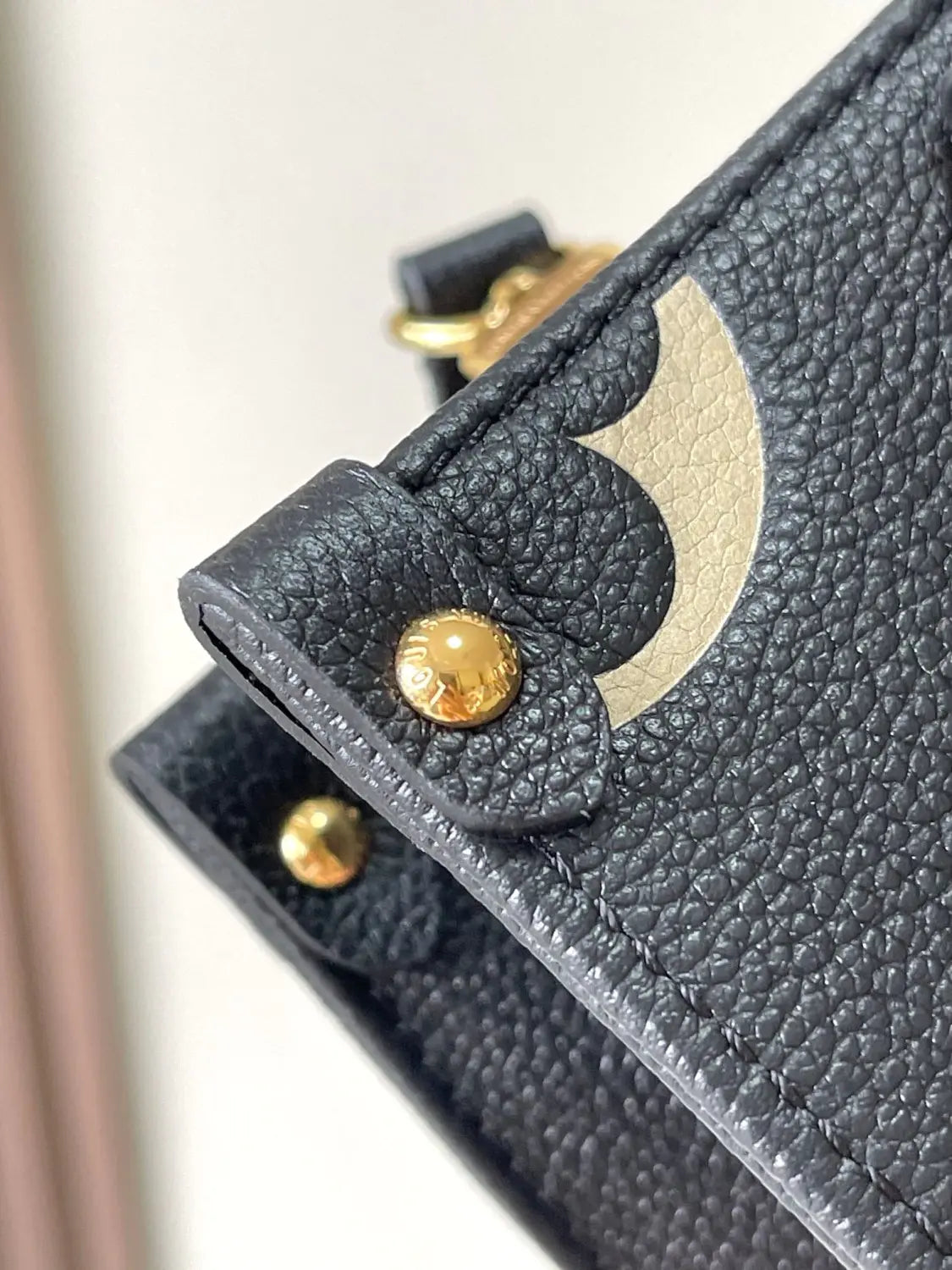 ルイ・ヴィトン M45659 オンザゴー PM