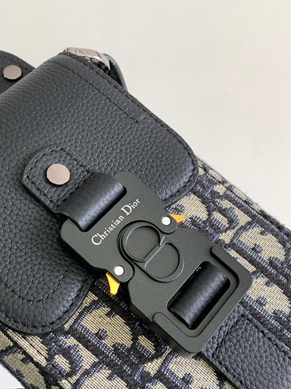 ディオール サドル 縦型ポーチ ストラップ付き – DIO048