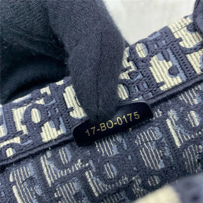 ブルーのディオール オブリーク エンブロイダリー ディオール ブック トート