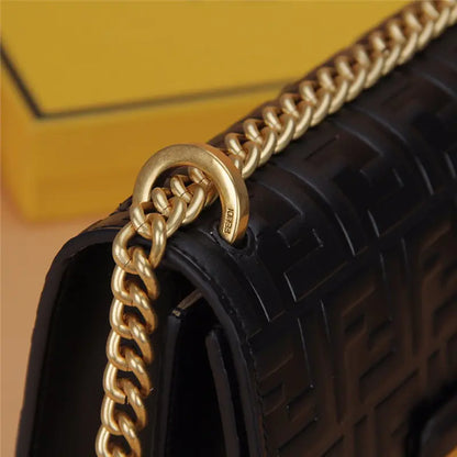 フェンディは小さい