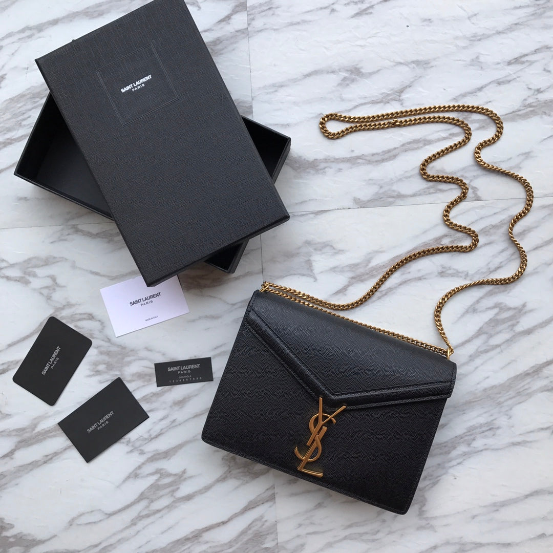 カサンドラ モノグラム クラスプバッグ（オーストリッチ）