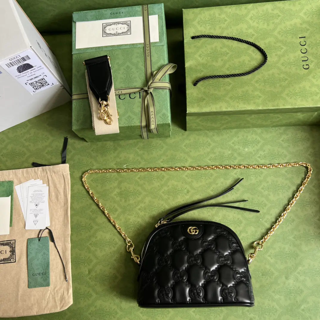 GG マトラッセ レザー スモール バッグ