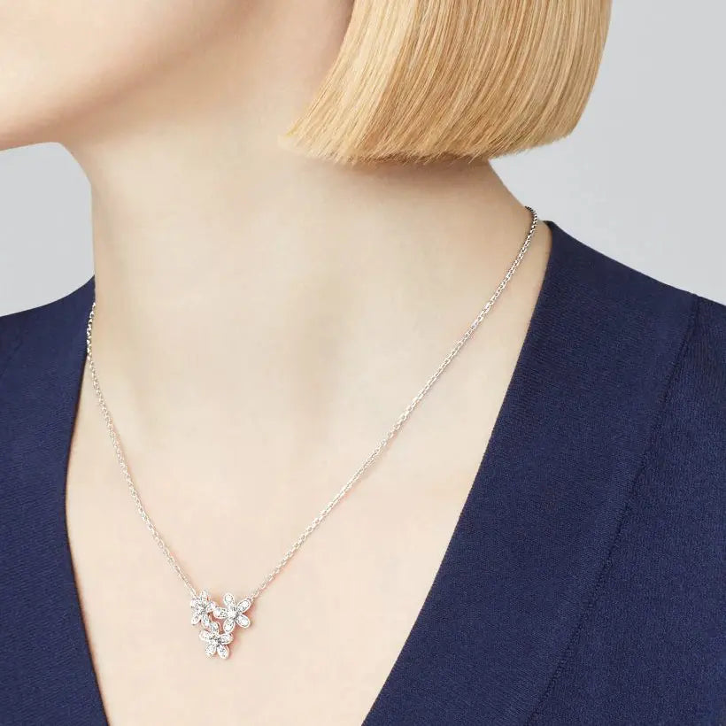 ヴァン クリーフ＆アーペルの新着ソクラテ ペンダント、3 つの花