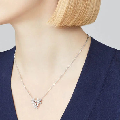 ヴァン クリーフ＆アーペルの新着ソクラテ ペンダント、3 つの花