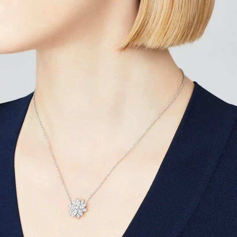 ヴァン クリーフ＆アーペルの新作ロータス ペンダント、スモール スタイル