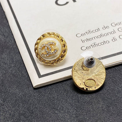 シャネル ミディアム アンティークゴールド ダブルC スタッド イヤリング（ダイヤモンド付き）