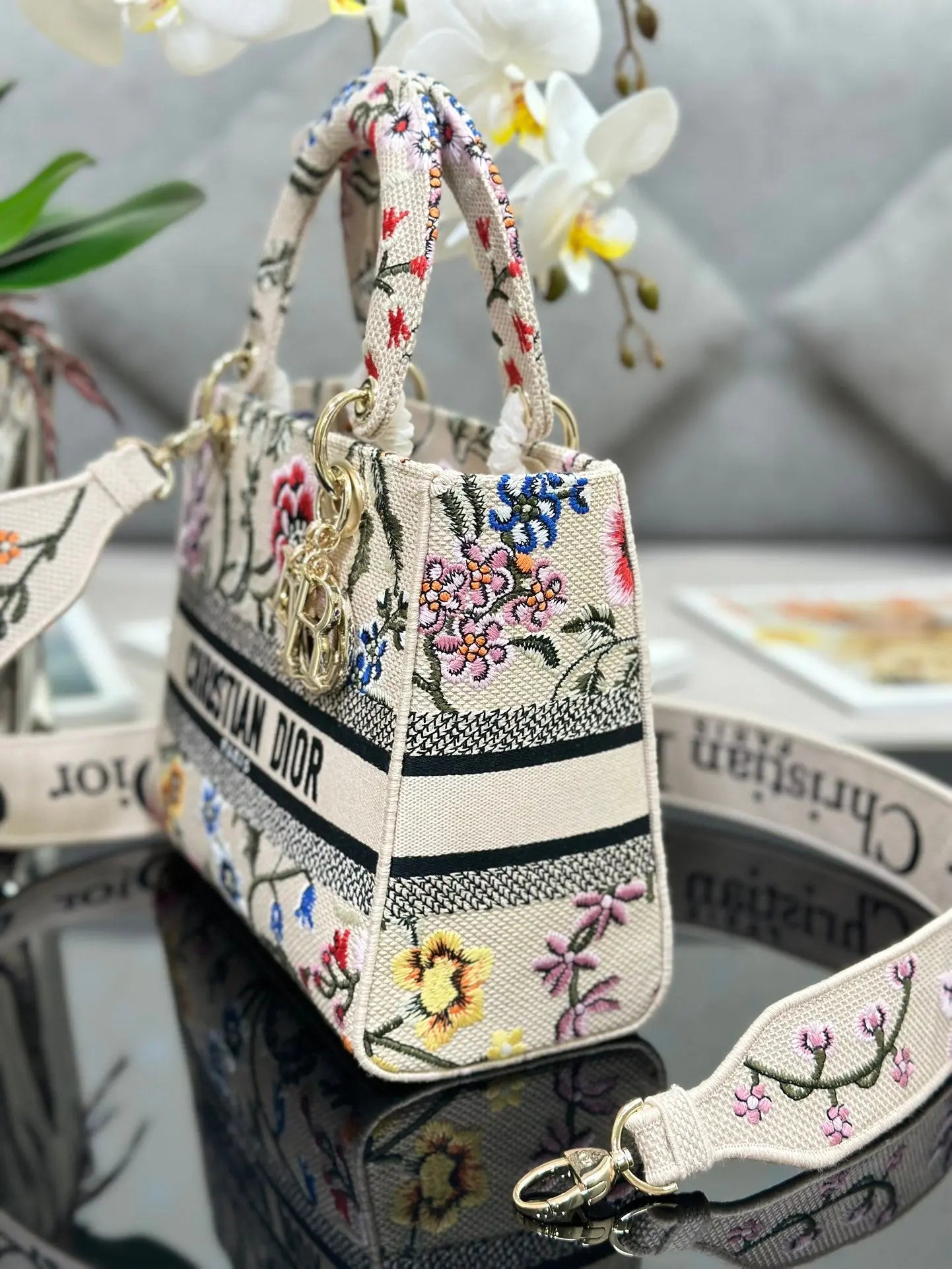 クリスチャン ディオール ミディアム レディ D ライト バッグ