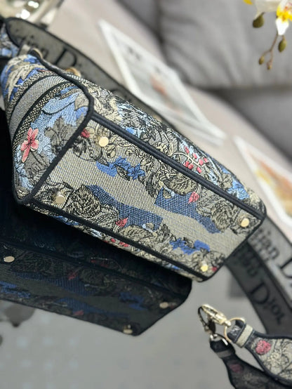 クリスチャン ディオール ミディアム レディ D ライト バッグ