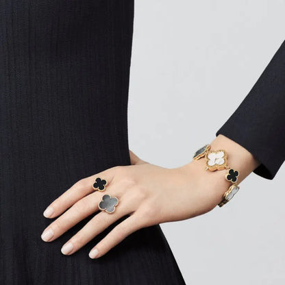 ヴァン クリーフ＆アーペルのマジック アルハンブラ インターフィンガー リングの新着