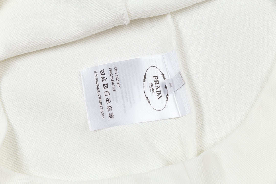 【PRADA公式旗艦店】ご好評に付き再入荷！！