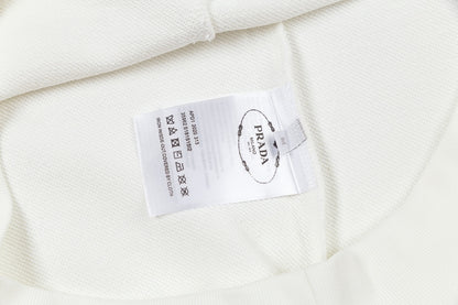 【PRADA公式旗艦店】ご好評に付き再入荷！！