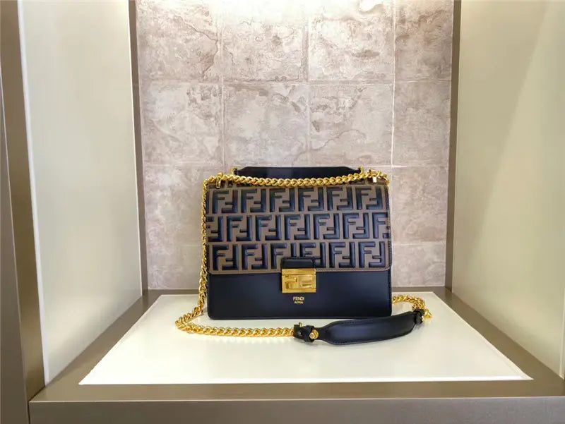 フェンディのFFショルダーバッグ