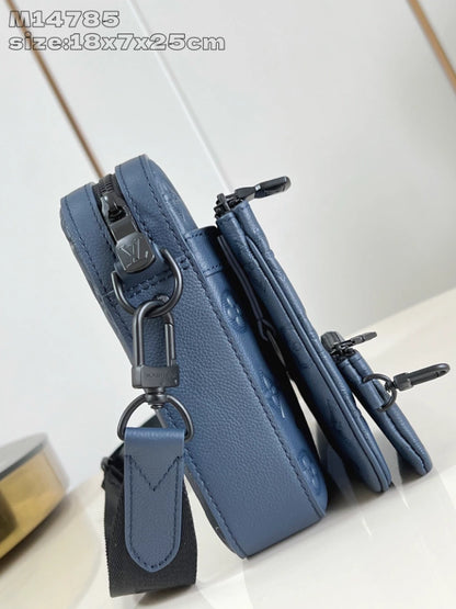 トリオ メッセンジャーバッグ ネイビーブルー モノグラムシャドウ M14785 – LW265