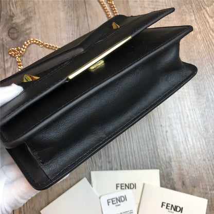 フェンディ チェーンウォレットバッグ