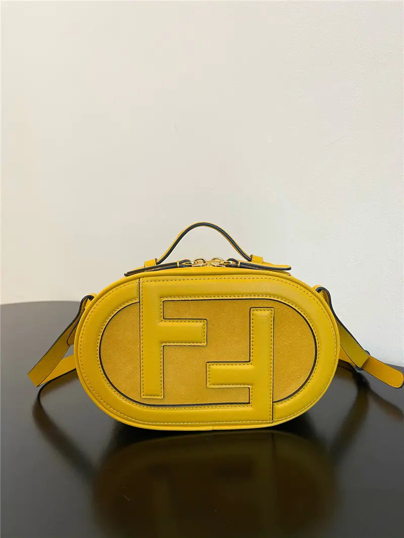 フェンディ ロゴ スエード カメラバッグ