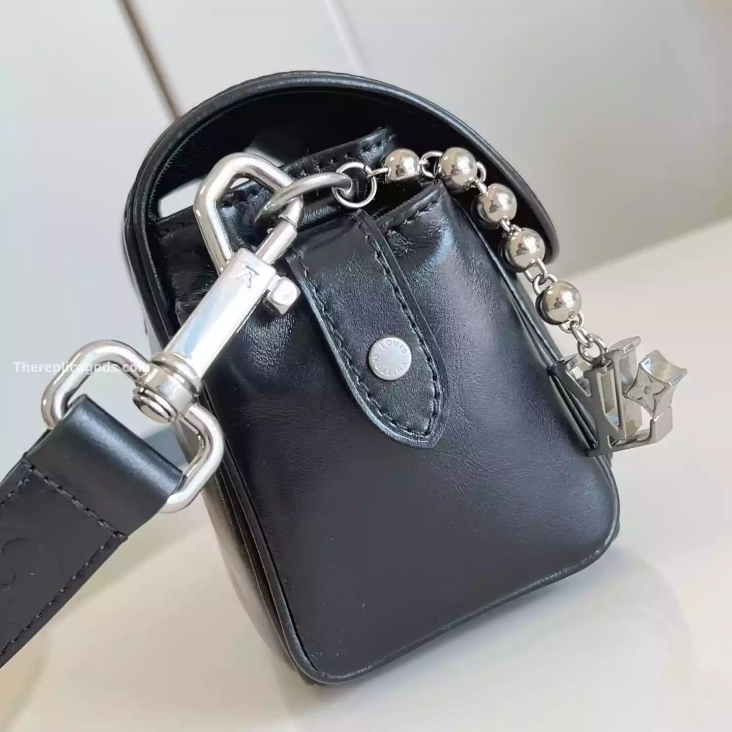 カーゴ ウェアラブルウォレット ブラック カーフレザー – LW316