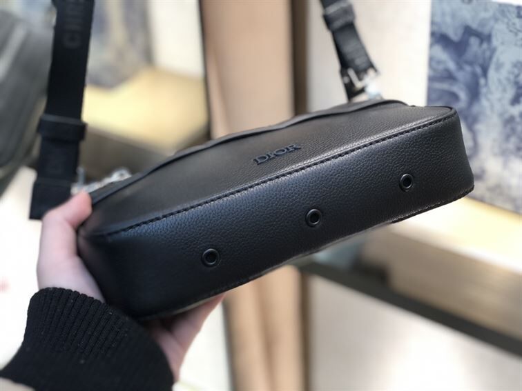 ディオール サファリ メッセンジャーバッグ レザー ブラック – DIO013