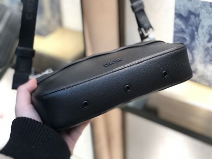 ディオール サファリ メッセンジャーバッグ レザー ブラック – DIO013