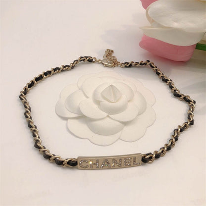 シャネルのモノグラムラムスキンネックレス