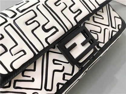 フェンディの象徴的なバゲットのレプリカバッグ