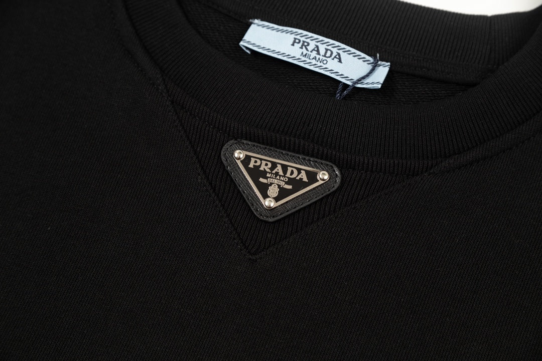 【PRADA公式旗艦店】ご好評に付き再入荷！！