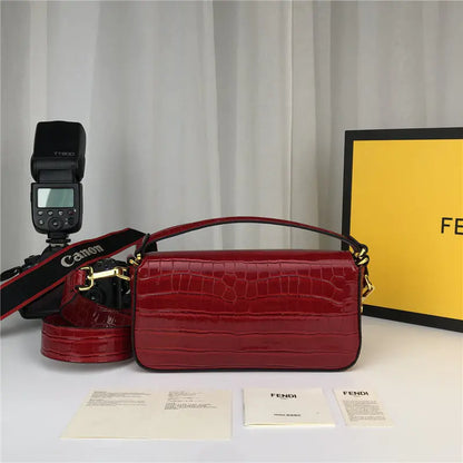 フェンディ クロコダイル バゲット レッド