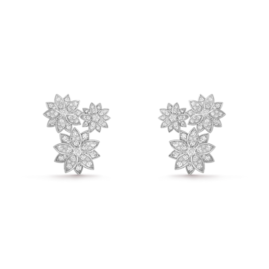 ヴァン クリーフ＆アーペルの新商品、3つの花をテーマにしたパターンが特徴のロータス イヤリング