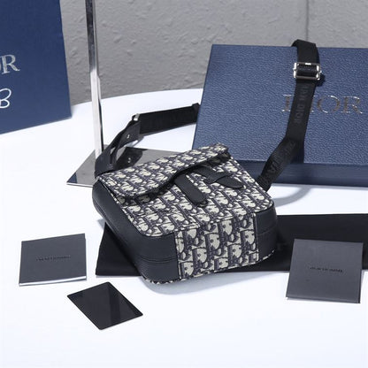 ディオール サドル レクタンギュラー クロスボディポーチ – DIO037