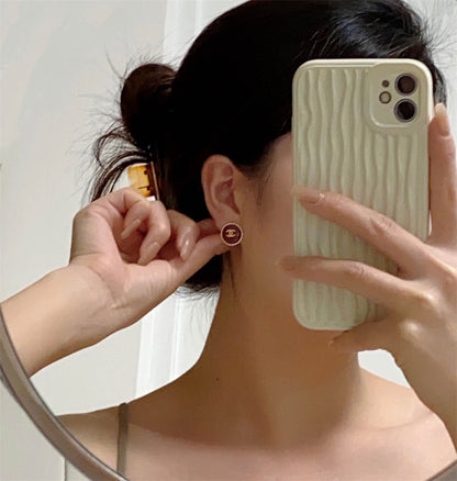 シャネルの新年の赤いイヤリング