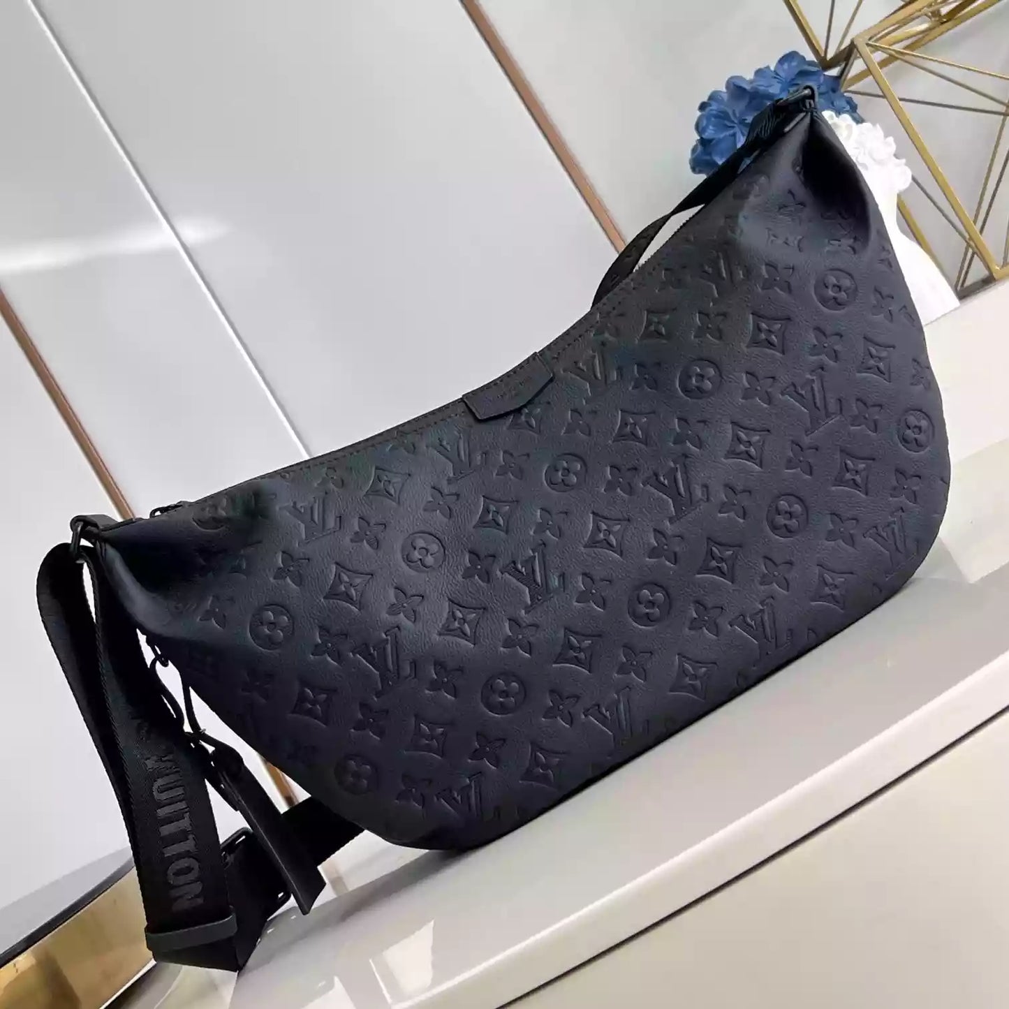 ホーボー ハマックバッグ ブラック モノグラム シャドウ M12850 – LW420