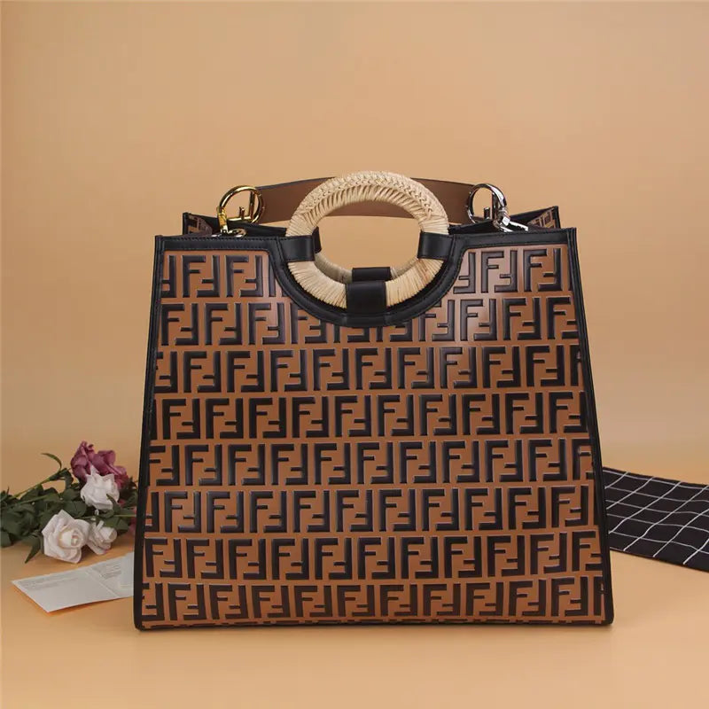 フェンディ ランナウェイ ショッピングバッグ ブラウン