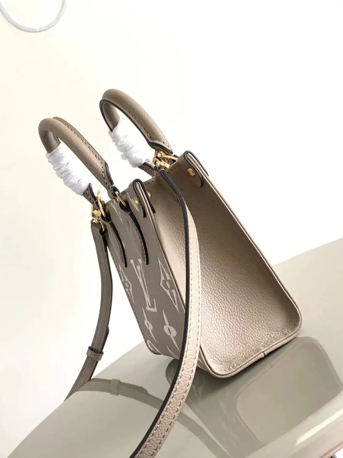 ルイ・ヴィトン M47054 オンザゴー BB