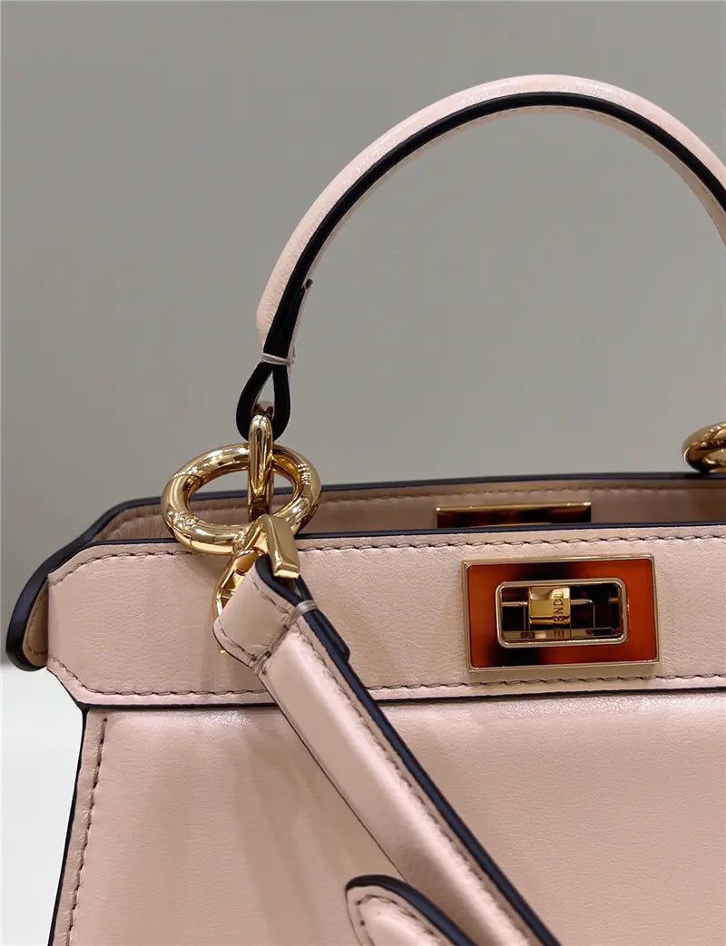 フェンディ ピーカブー ショルダーバッグ