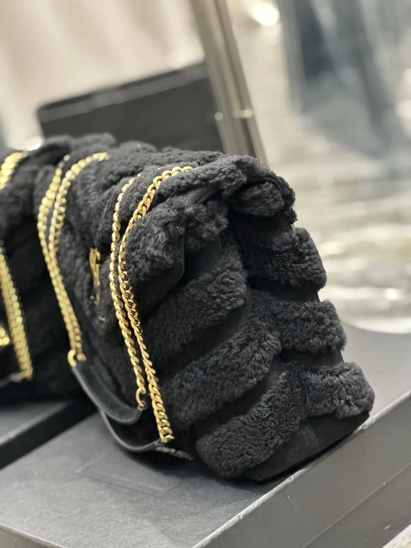 キルティングYレザー、サテン、スパンコールのルル スモールチェーンバッグ