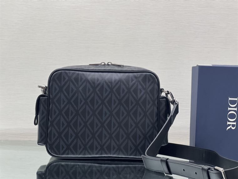 ディオール ヒット・ザ・ロード メッセンジャーバッグ – DIO004