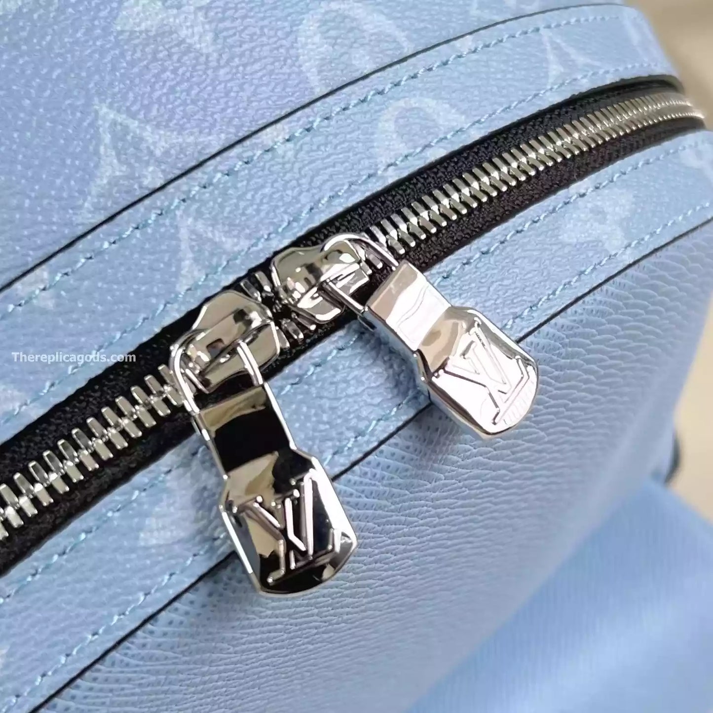 ディスカバリー バックパック PM スカイブルー モノグラム キャンバス – LW321